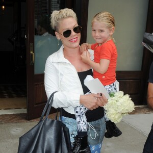 Pink et sa fille Willow sortant du TriBeCa Hotel à New York, le 9 septembre 2015.