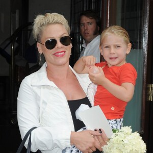 Pink et sa fille Willow sortant du TriBeCa Hotel à New York, le 9 septembre 2015.