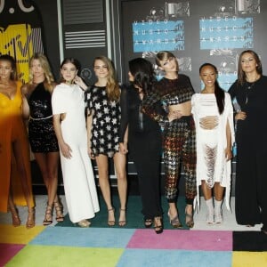 Hailee Steinfeld, Cara Delevingne, Selena Gomez, Taylor Swift, Serayah, Lily Aldridge - Soirée des MTV Video Music Awards à Los Angeles le 30 aout 2015.