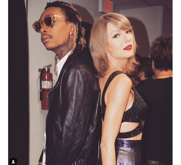 Taylor Swift et Wiz Khalifa avant de monter sur scène à Houston / photo postée sur le compte Instagram de la chanteuse.