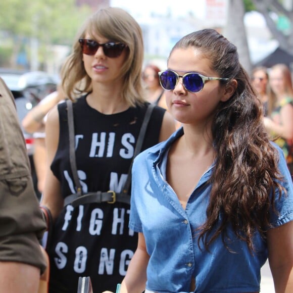 Taylor Swift et Selena Gomez vont déjeuner au restaurant à West Hollywood, le 16 juin 2015.