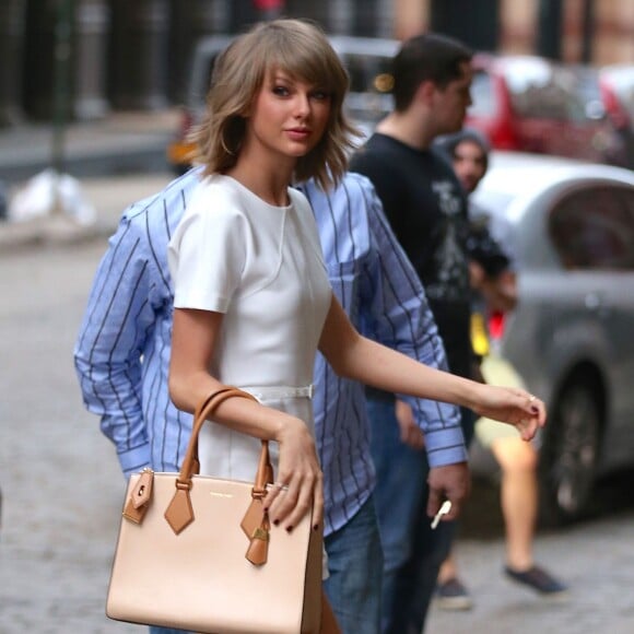 Taylor Swift se promène à New York le 27 mai 2015.