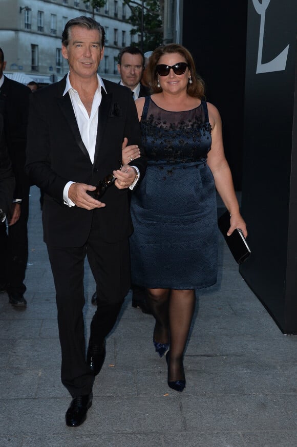 Pierce Brosnan et sa femme Keely Shaye Smith - Arrivée des people au défilé Saint Laurent Homme collection Printemps-Eté 2016 au Carreau du Temple lors de la Fashion Week à Paris, le 28 juin 2015