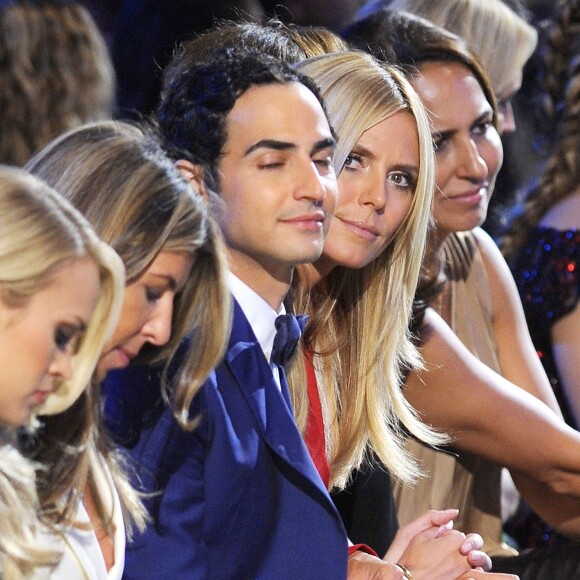 Heidi Klum, Nina Garcia, Zac Posen et la juge invitée Carie Underwood assistent au défilé des finalistes de l'émission Project Runway (saison 14) à la New York Fashion Week. New York, le 10 septembre 2015.