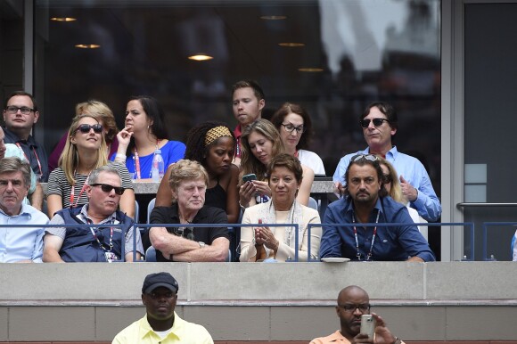 Robert Redford et Henri Leconte lors de la finale dame de l'US Open Flavia Pennetta et Roberta Vinci à l'USTA Billie Jean King National Tennis Center de Flushing dans le Queens à New York le 12 septembre 2015