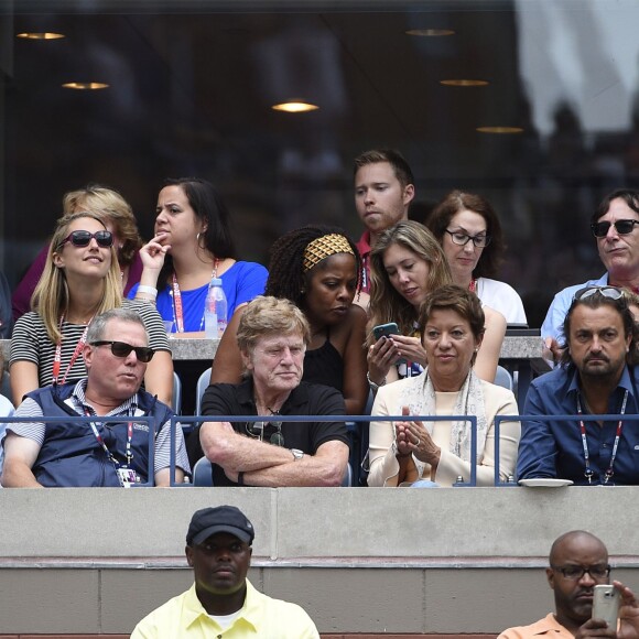 Robert Redford et Henri Leconte lors de la finale dame de l'US Open Flavia Pennetta et Roberta Vinci à l'USTA Billie Jean King National Tennis Center de Flushing dans le Queens à New York le 12 septembre 2015