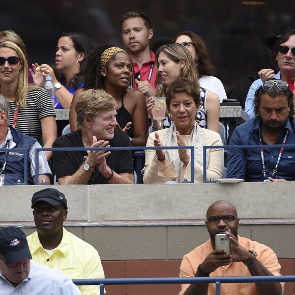 Robert Redford et Henri Leconte lors de la finale dame de l'US Open Flavia Pennetta et Roberta Vinci à l'USTA Billie Jean King National Tennis Center de Flushing dans le Queens à New York le 12 septembre 2015