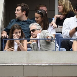 Michael Douglas avec sa femme Catherine Zeta-Jones et leur fille Carys lors de la finale dame de l'US Open entre sa compagne Flavia Pennetta et Roberta Vinci à l'USTA Billie Jean King National Tennis Center de Flushing dans le Queens à New York le 12 septembre 2015