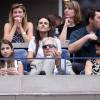 Michael Douglas avec sa femme Catherine Zeta-Jones et leur fille Carys lors de la finale dame de l'US Open entre sa compagne Flavia Pennetta et Roberta Vinci à l'USTA Billie Jean King National Tennis Center de Flushing dans le Queens à New York le 12 septembre 2015