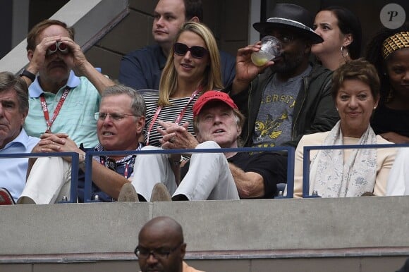 Robert Redford lors de la finale dame de l'US Open entre Flavia Pennetta et Roberta Vinci à l'USTA Billie Jean King National Tennis Center de Flushing dans le Queens à New York le 12 septembre 2015