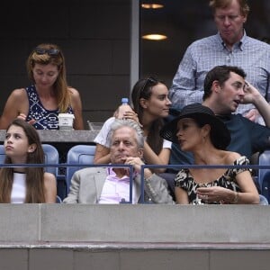 Michael Douglas avec son épouse Catherine Zeta-Jones et leur fille Carys lors de la finale dame de l'US Open à l'USTA Billie Jean King National Tennis Center de Flushing dans le Queens à New York, le 12 septembre 2015