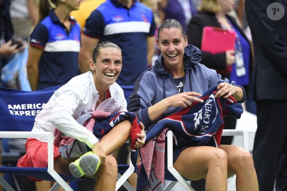 Flavia Pennetta et Roberta Vinci après leur finale de l'US Open remportée par la première à l'USTA Billie Jean King National Tennis Center de Flushing dans le Queens à New York, le 12 septembre 2015