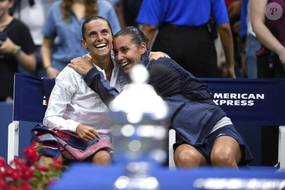 Flavia Pennetta et Roberta Vinci après leur finale de l'US Open remportée par la première à l'USTA Billie Jean King National Tennis Center de Flushing dans le Queens à New York, le 12 septembre 2015