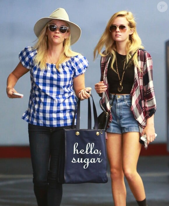 Reese Witherspoon sort de son bureau puis se rend au centre commercial avec sa fille Ava à Santa Monica, le 3 septembre 2015.