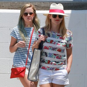 Reese Witherspoon et sa fille Ava Phillippe font du shopping à Beverly Hills, le 23 mai 2015