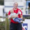 Mike Tindall s'est occupé de sa petite Mia, 1 an et demi, pendant que sa femme Zara Phillips était en compétition le 12 septembre 2015 au concours complet Whatley Manor Gatcombe à Gatcombe Park (Gloucestershire).