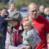 Mike Tindall s'est occupé de sa petite Mia, 1 an et demi, pendant que sa femme Zara Phillips était en compétition le 12 septembre 2015 au concours complet Whatley Manor Gatcombe à Gatcombe Park (Gloucestershire).