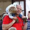 Mike Tindall s'est occupé de sa fille Mia, 1 an et demi, pendant que sa femme Zara Phillips était en compétition le 12 septembre 2015 au concours complet Whatley Manor Gatcombe à Gatcombe Park (Gloucestershire).
