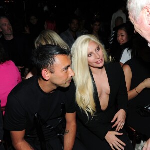 Nicola Formichetti et Lady Gaga assistent au défilé Brandon Maxwell printemps-été 2016 dans un restaurant Mr. Chow. New York, le 14 septembre 2015.