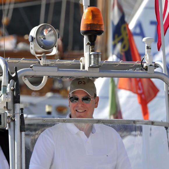 Le prince Albert II de Monaco au Yacht Club de Monaco le 11 septembre 2015 pour une revue d'effectifs dans le cadre de la 12e Monaco Classic Week.