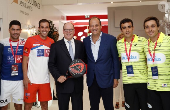 Le prince Albert II de Monaco apportait le 10 septembre 2015 son soutien au 1er Padle Master de Monaco, organisé sous le chapiteau de Fontvieille par Fabrice Pastor (au côté du prince) et Monte-Carlo International Sports.