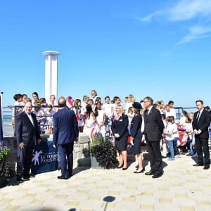 Le prince Albert II de Monaco inaugurait le 10 septembre 2015 au Touquet, dans le Pas-de-Calais, la Digue-Promenade "Princes de Monaco" en hommage à ses grands-parents et à son père. Il a profité de sa venue pour découvrir une exposition de photographies de Grace Kelly sur la plage.
