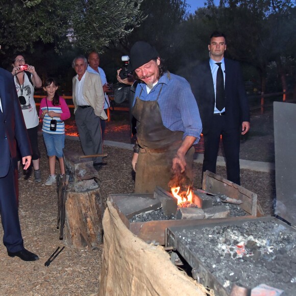 Le prince Albert II de Monaco au Parc des Oliviers de Roquebrune-Cap-Martin le 7 septembre 2015 pour l'inauguration de la 5e édition des Journées de l'Art-bre, où six oeuvres de son défunt père Rainier III étaient exposées pour la première fois.