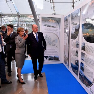 Le prince Albert II de Monaco inaugurait le 7 septembre 2015 au Grimaldi Forum l'exposition "Les terres australes et antarctiques françaises - Escales au bout du monde".