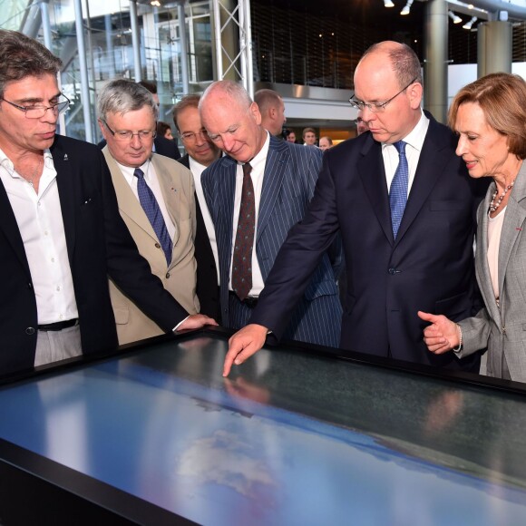 Le prince Albert II de Monaco inaugurait le 7 septembre 2015 au Grimaldi Forum l'exposition "Les terres australes et antarctiques françaises - Escales au bout du monde".