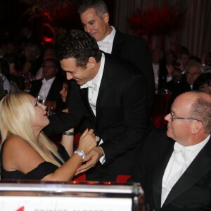 Lady Monika Bacardi, James Franco et le prince Albert II de Monaco lors de l'AMBI Benefit Gala, soirée organisée le 9 septembre 2015 au Four Seasons Hotel de Toronto en marge du Festival de cinéma par Lady Monika Bacardi et son associé au sein d'AMBI Pictures Andrea Iervolino, au profit de la Fondation Prince Albert II de Monaco en faveur de l'environnement.