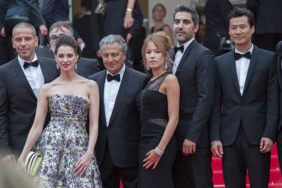 Medi Sadoun, Frédérique Bel, Christian Clavier, Elodie Fontan, Ary Abittan et Frédéric Chau lors du 67e Festival du film de Cannes le 22 mai 2014.