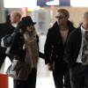 Eva Mendes et Ryan Gosling à l'aéroport Charles De Gaulle à Paris le 27 novembre 2011