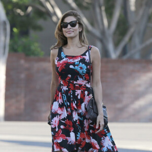 Eva Mendes dans les rues de West Hollywood, Los Angeles, le 8 juin 2015