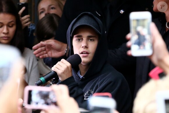 Justin Bieber en concert devant les locaux de la radio NRJ à Paris, France, le 16 septembre 2015