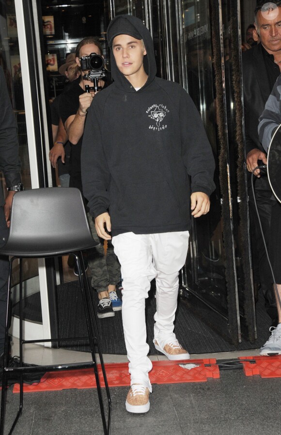 Justin Bieber en concert devant les locaux de la radio NRJ à Paris, France, le 16 septembre 2015