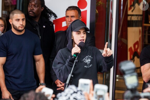 Justin Bieber en concert devant les locaux de la radio NRJ à Paris, France, le 16 septembre 2015