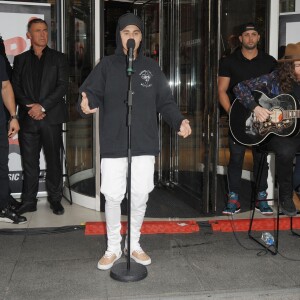 Justin Bieber en concert devant les locaux de la radio NRJ à Paris, France, le 16 septembre 2015