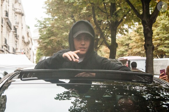 Justin Bieber quitte son hotel parisien le 16 septembre 2015.