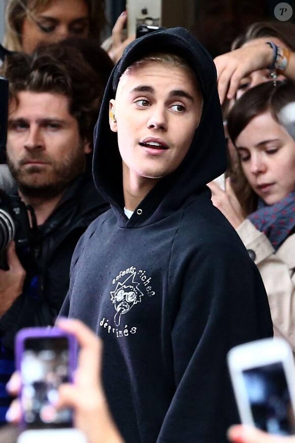 Justin Bieber en concert devant les locaux de la radio NRJ à Paris, France, le 16 septembre 2015