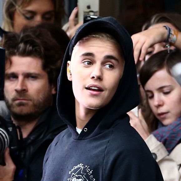 Justin Bieber en concert devant les locaux de la radio NRJ à Paris, France, le 16 septembre 2015