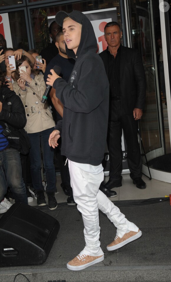 Justin Bieber en concert devant les locaux de la radio NRJ à Paris, France, le 16 septembre 2015