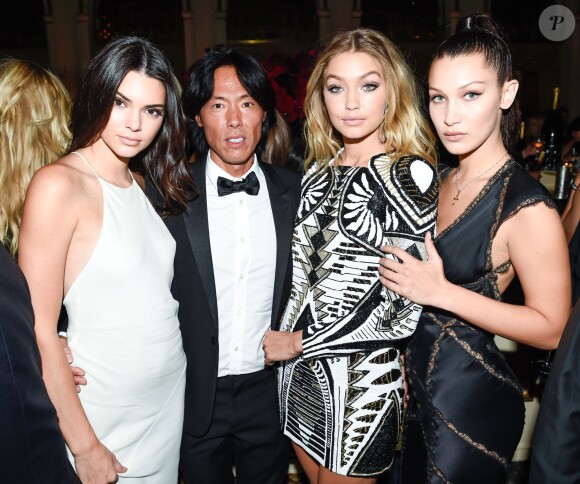 Kendall Jenner, Stephen Gan, Gigi et Bella Hadid assistent à la soirée "BAZAAR Icons" du magazine Harper's Bazaar à l'hôtel Plaza. New York, le 16 septembre 2015.