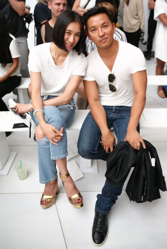 Eva Chen et le créateur Prabal Gurung assistent au défilé DKNY printemps-été 2016 au Westfield World Trade Center. New York, le 16 septembre 2015.