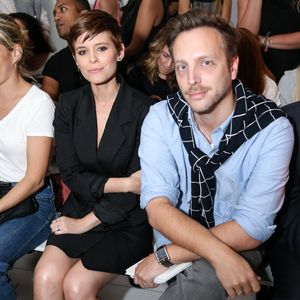 Kate Mara et Ariel Foxman assistent au défilé DKNY printemps-été 2016 au Westfield World Trade Center. New York, le 16 septembre 2015.