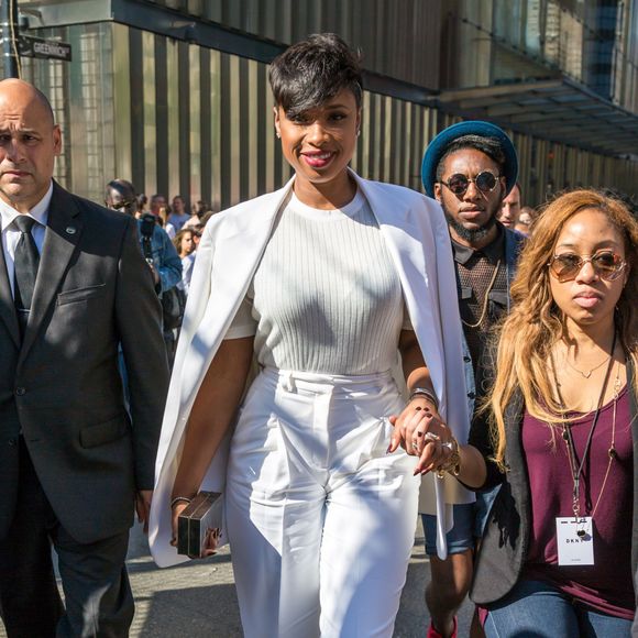 Jennifer Hudson arrive au Westfield World Trade Center pour assister au défilé DKNY printemps-été 2016. New York, le 16 septembre 2015.