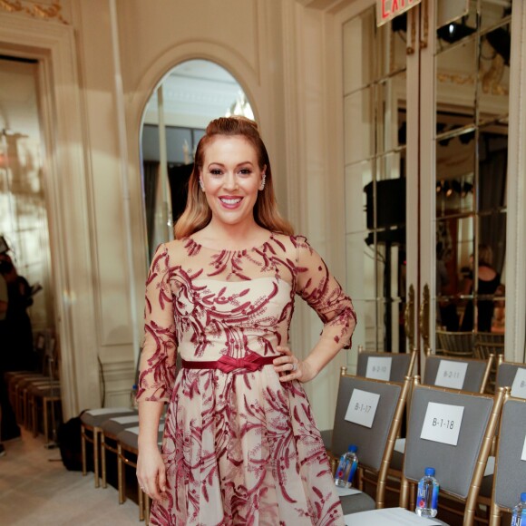 Alyssa Milano assiste au défilé Marchesa printemps-été 2016 à l'hôtel St. Regis. New York, le 16 septembre 2015.