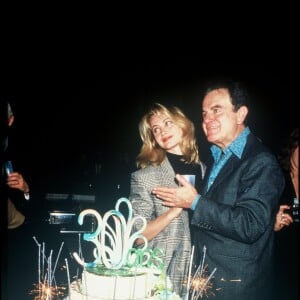 Emmanuelle Béart et son père Guy après un concert à l'Olympia en 1987