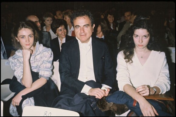 Emmanuelle Béart, sa soeur Eve et leur père Guy en 1982