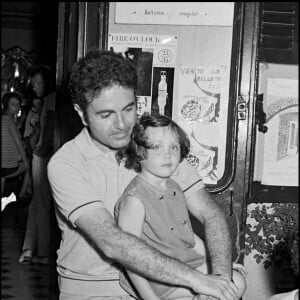 Emmanuelle Béart et son père Guy à Saint-Tropez en 1967