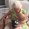 Roza, la grand-mère d'Elsa Pataky, avec un de ses petits-enfants. Elle est décédée à 95 ans le 16 septembre 2015.